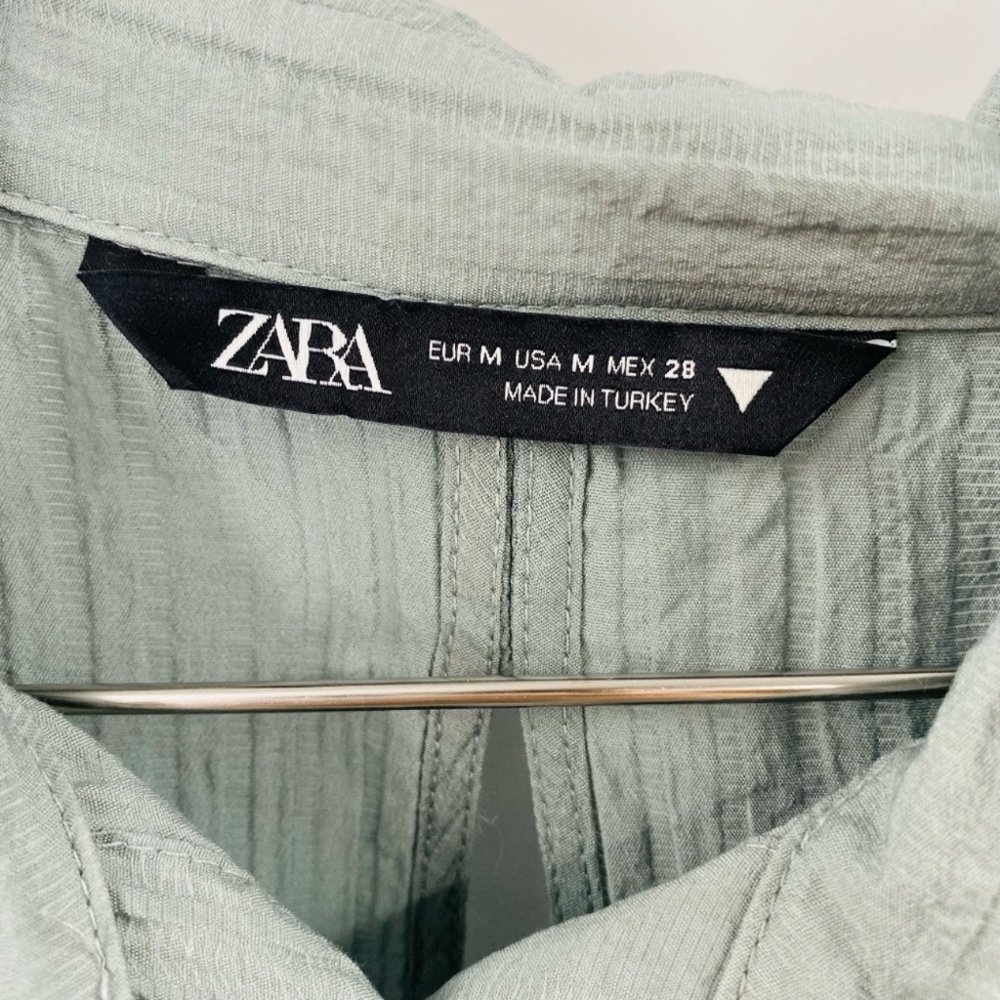 Zara Long Sleeve Split Back Button Down Size Medium - Picture 3 of 4